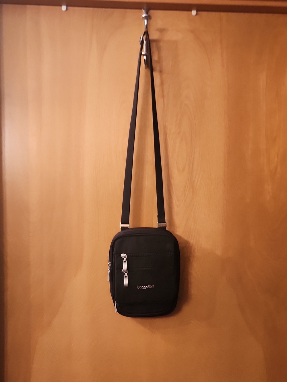 Black Baggallini Compact Crossbody Purse